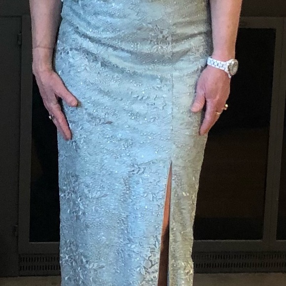 Aidan Mattox- Stunning shimmering halter gown – NWT-Prom or Wedding - Picture 8 of 11